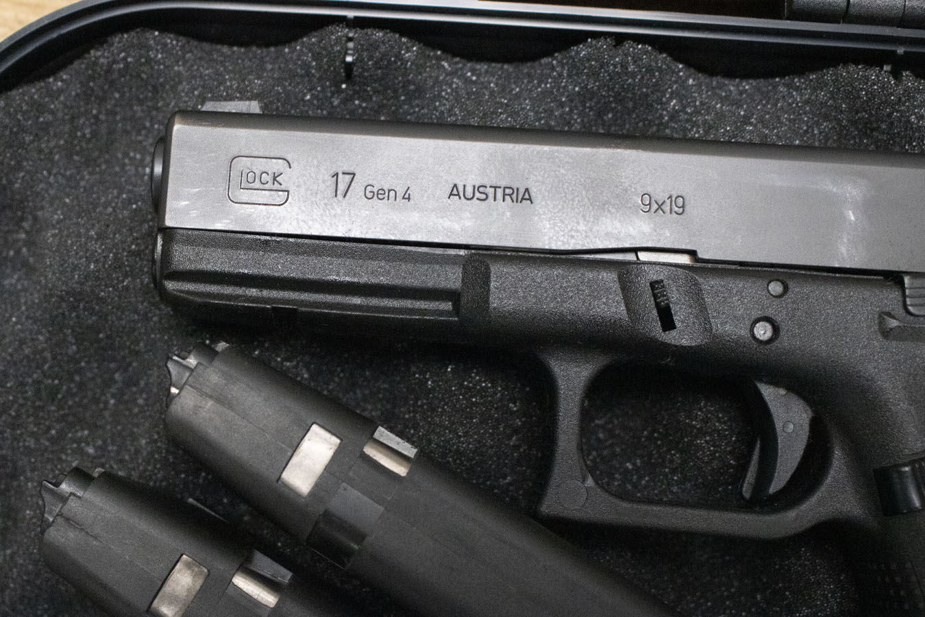 GLOCK 17 Gen4 9mm Police Trade-in Pistol with Three Magazines and Case